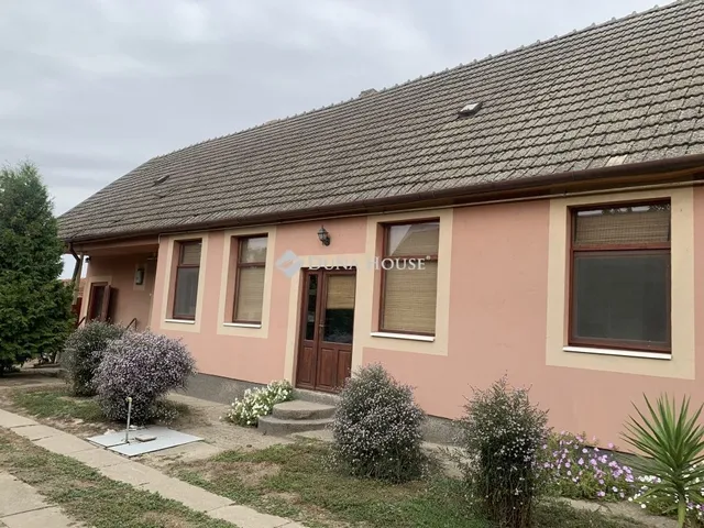 Eladó ház Tolna, Mözs 140 nm