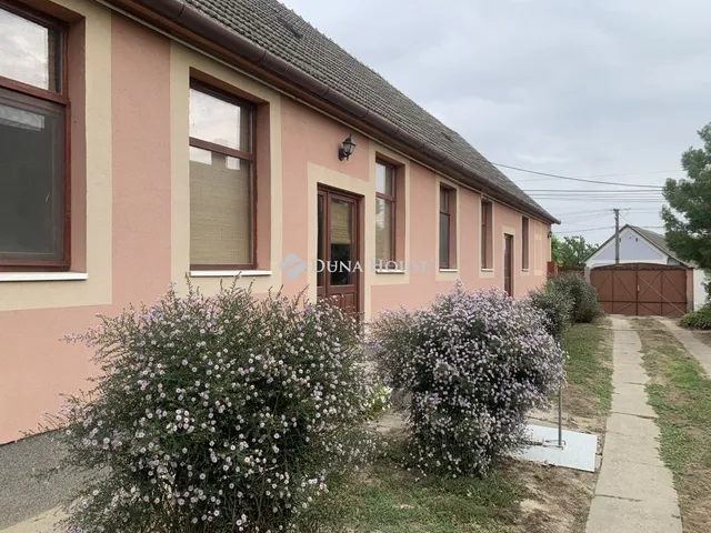 Eladó ház Tolna, Mözs 140 nm