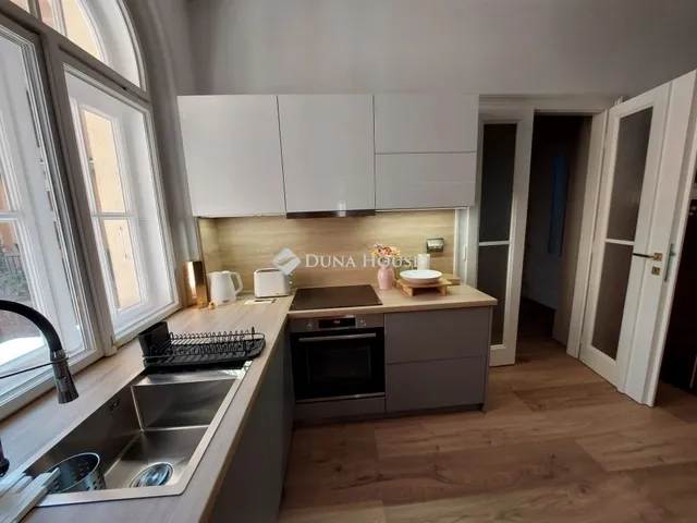 Eladó lakás Baja 121 nm