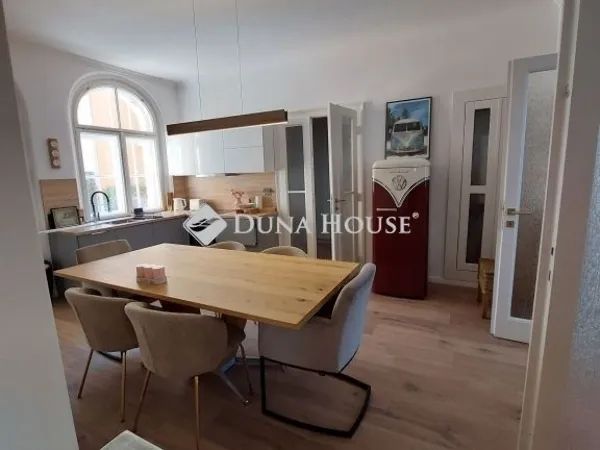 Eladó lakás Baja 121 nm