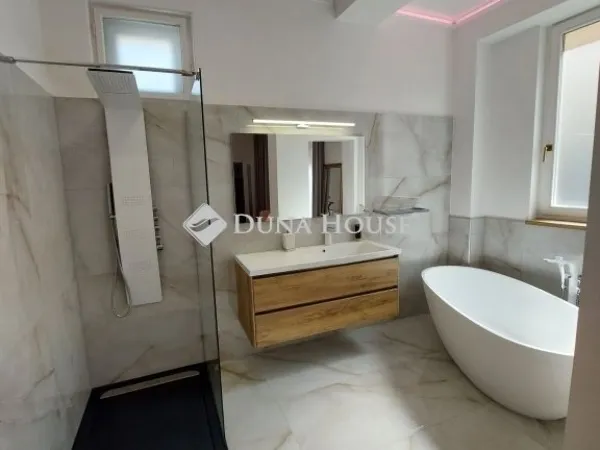 Eladó lakás Baja 121 nm