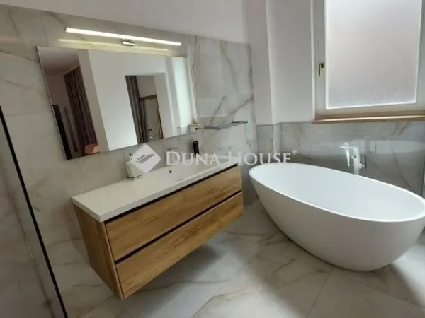 Eladó lakás Baja 121 nm