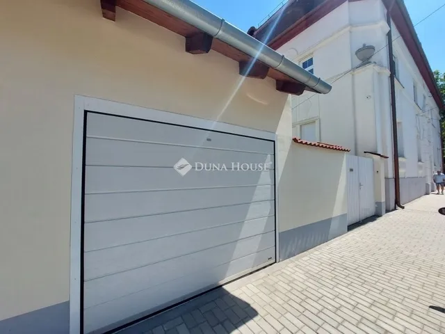 Eladó lakás Baja 121 nm