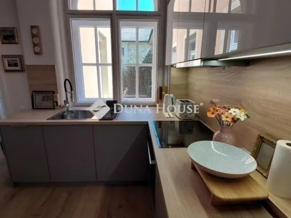 Eladó lakás Baja 121 nm