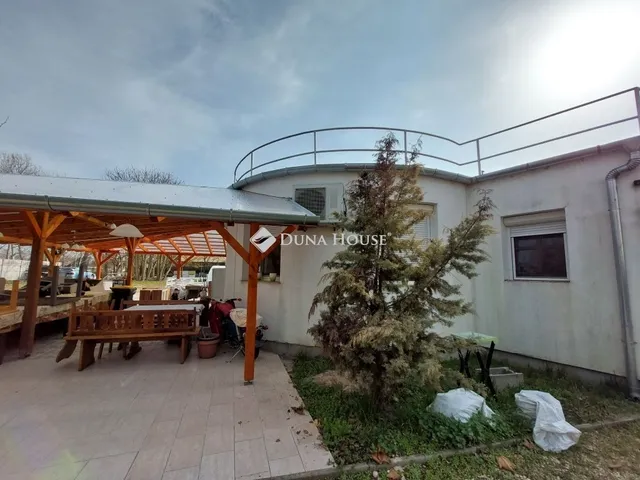 Eladó kereskedelmi és ipari ingatlan Baja 500 nm