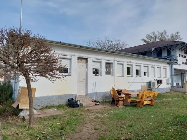 Eladó kereskedelmi és ipari ingatlan Baja 500 nm