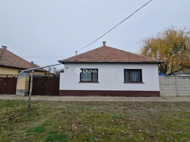 Eladó ház Érsekcsanád 98 nm