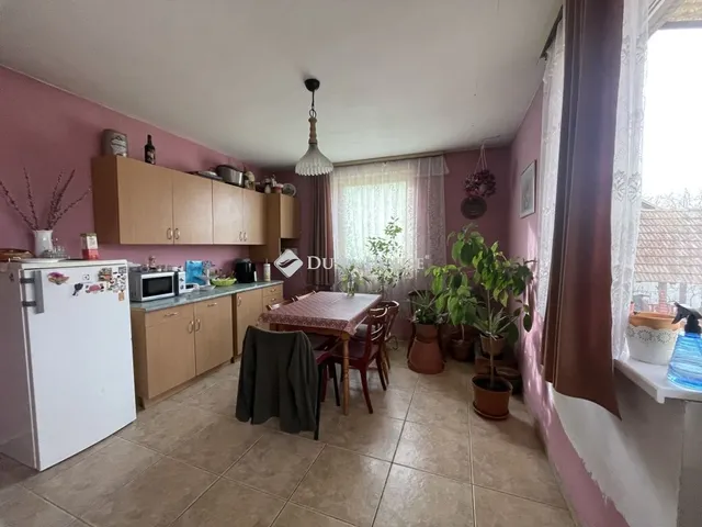 Eladó ház Érsekcsanád 200 nm