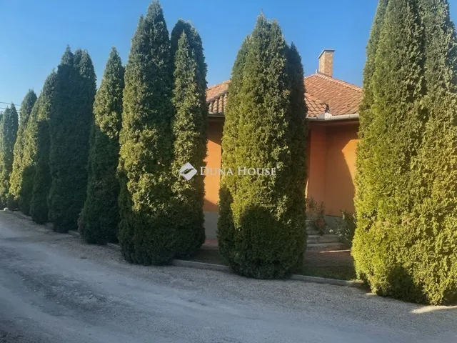 Eladó ház Császártöltés 178 nm