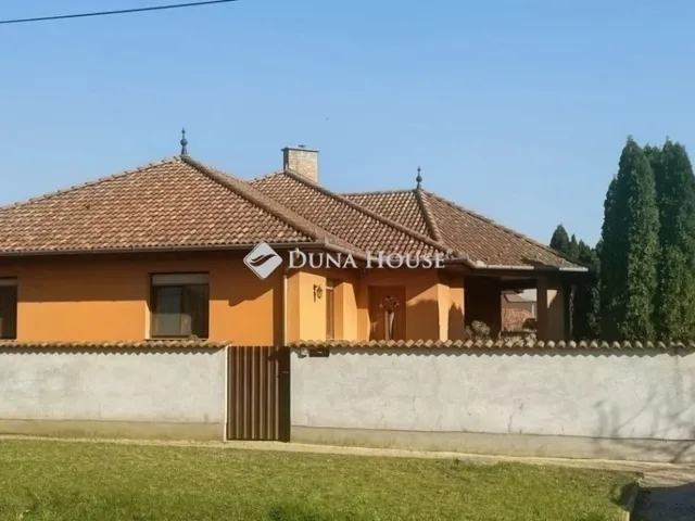 Eladó ház Császártöltés 178 nm