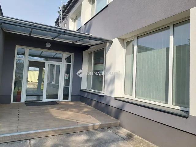 Eladó kereskedelmi és ipari ingatlan Baja 600 nm