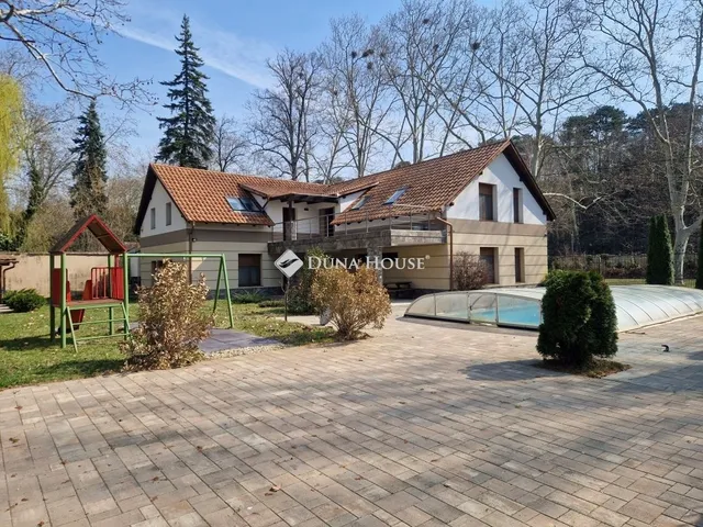 Eladó üdülő és hétvégi ház Balatonszemes 248 nm