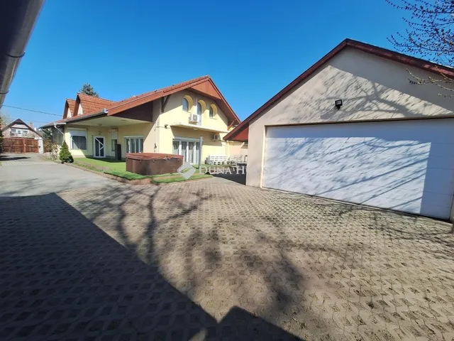 Eladó ház Baja 317 nm