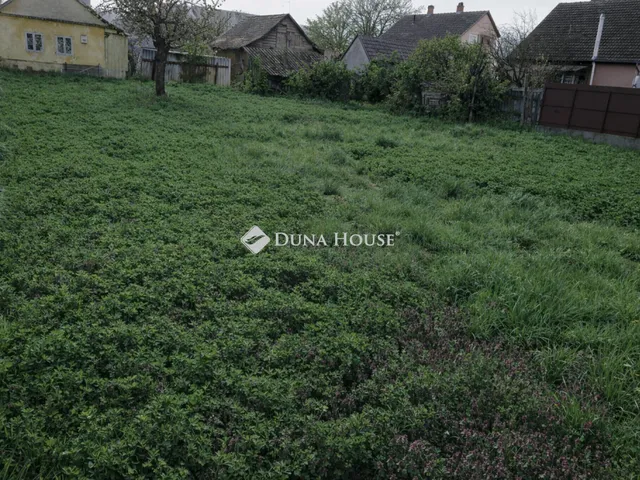 Eladó telek Baja 1126 nm