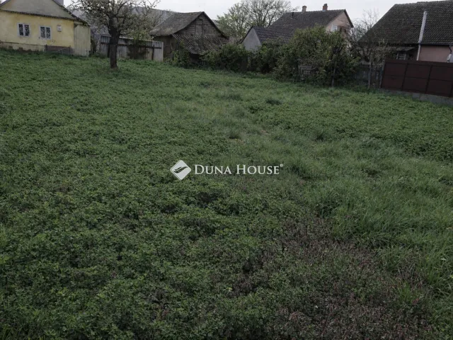 Eladó telek Baja 1126 nm