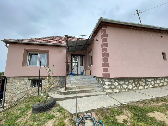 Eladó ház Döbrököz 76 nm