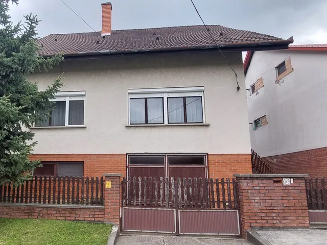 Eladó ház Dombóvár 250 nm