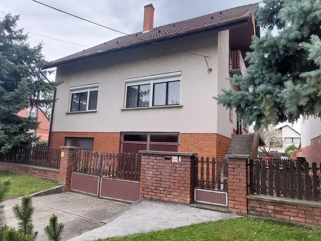 Eladó ház Dombóvár 250 nm