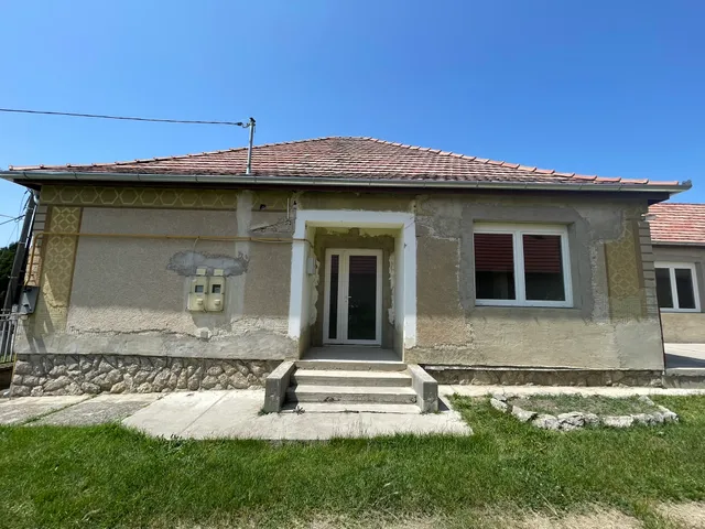 Eladó ház Kurd, Petőfi utca 140 nm
