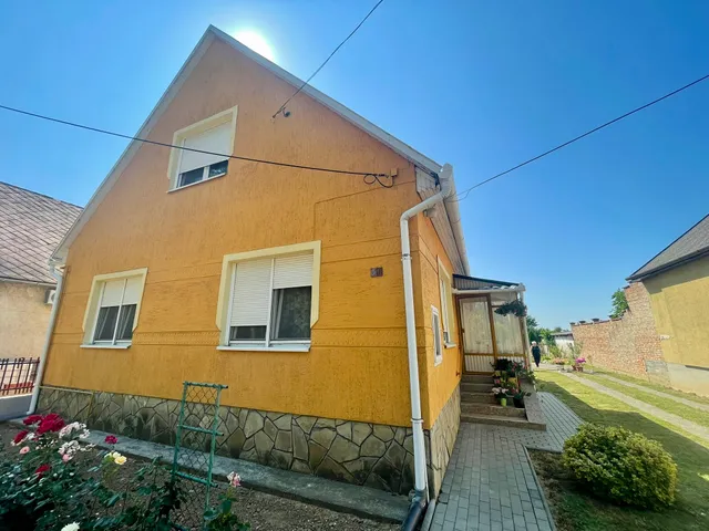 Eladó ház Dombóvár, Újdombóvár, Radnóti utca 145 nm