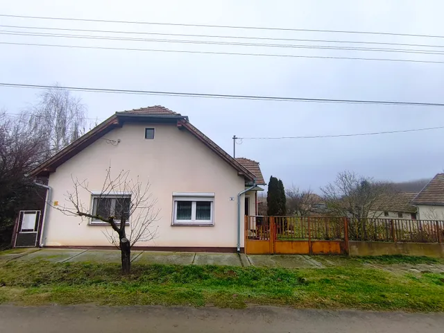 Eladó ház Dombóvár, Dáró utca 55 nm