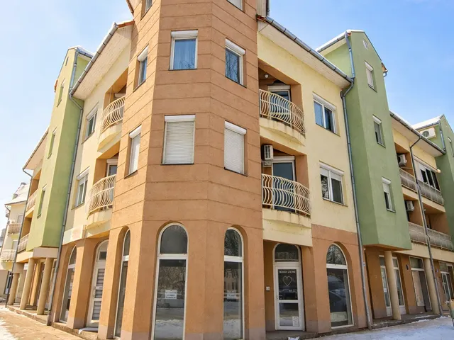 Eladó kereskedelmi és ipari ingatlan Dombóvár 41 nm