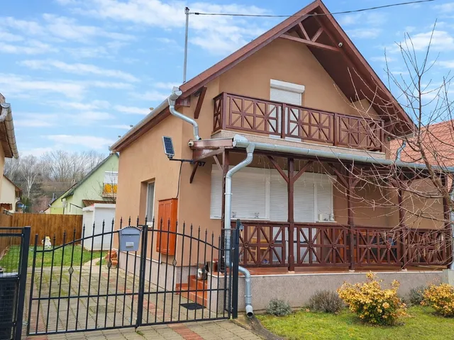 Eladó ház Dombóvár, Gunarasfürdő, alkonyat 70 nm