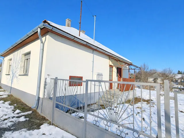 Eladó ház Szakcs 90 nm
