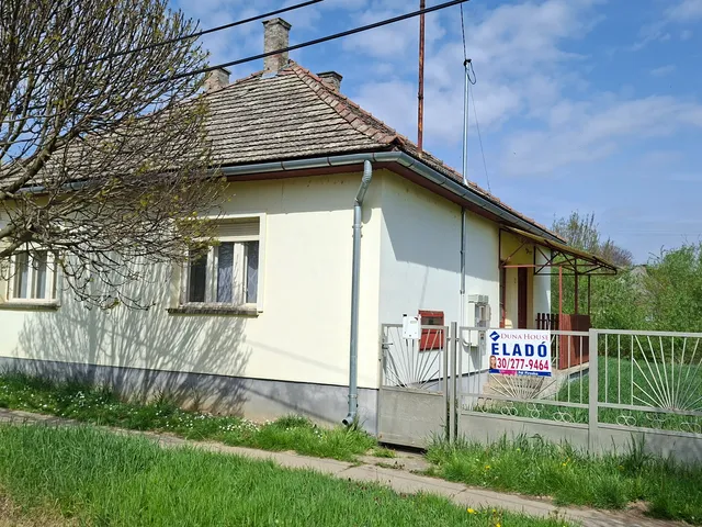 Eladó ház Szakcs 90 nm