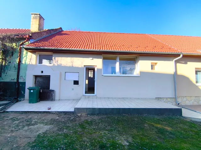 Eladó ház Dombóvár, Kossuth  50 nm