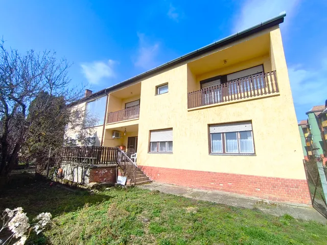 Eladó ház Dombóvár, Fészek utca 254 nm