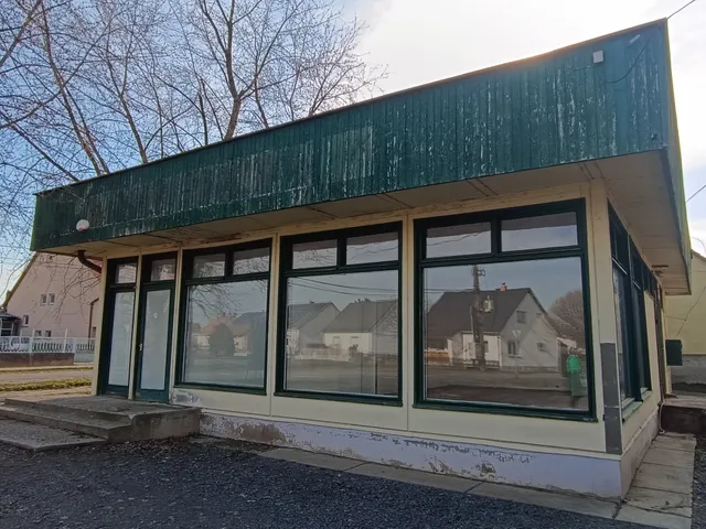 Eladó kereskedelmi és ipari ingatlan Dombóvár 113 nm