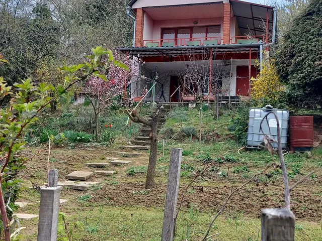 Eladó mezőgazdasági ingatlan Dombóvár, szőlőhegy 40 nm