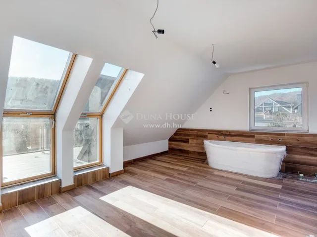 Eladó ház Budapest XII. kerület, Csillebérc 460 nm