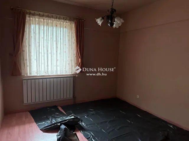 Eladó ház Budapest XVIII. kerület, Almáskert 424 nm