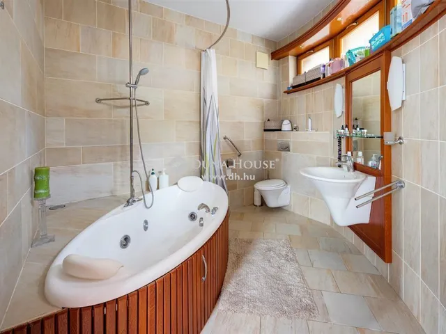 Eladó ház Budapest XII. kerület 677 nm