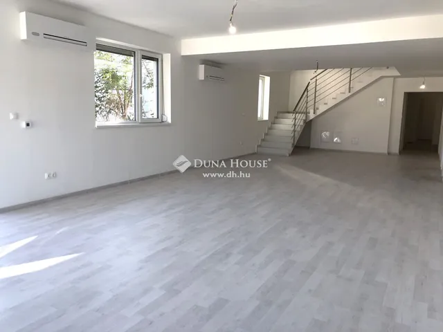 Eladó ház Budapest III. kerület, Aranyhegy 353 nm