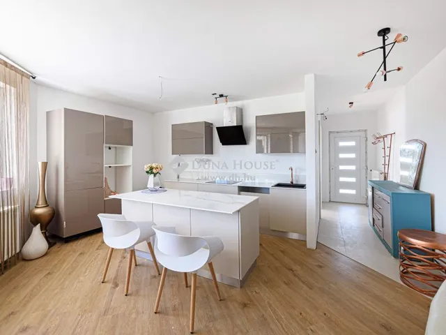 Eladó ház Pécel 430 nm