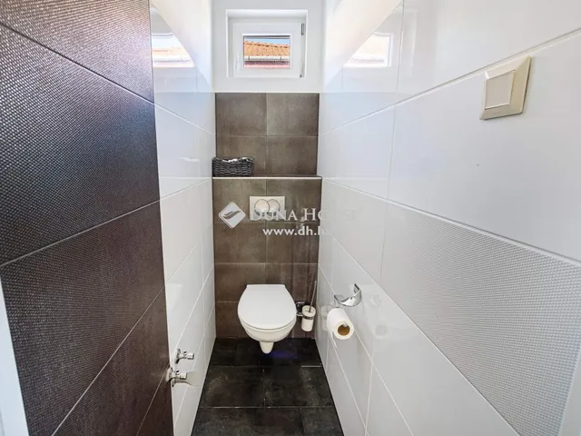 Eladó ház Pécel 430 nm