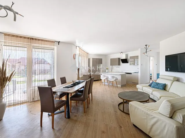 Eladó ház Pécel 430 nm