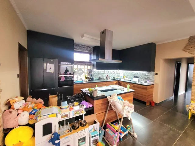 Eladó ház Kerepes 241 nm