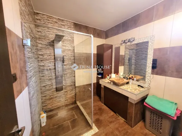 Eladó ház Kerepes 241 nm