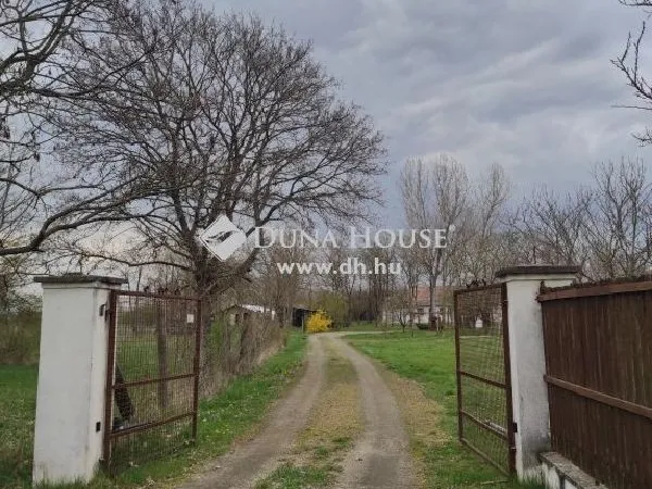 Eladó ház Kemence 950 nm