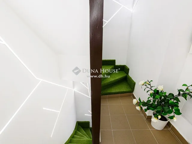 Eladó ház Budapest XII. kerület, Széchenyi-hegy 303 nm