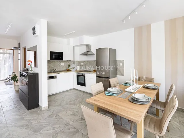 Eladó ház Budapest XII. kerület, Széchenyi-hegy 303 nm