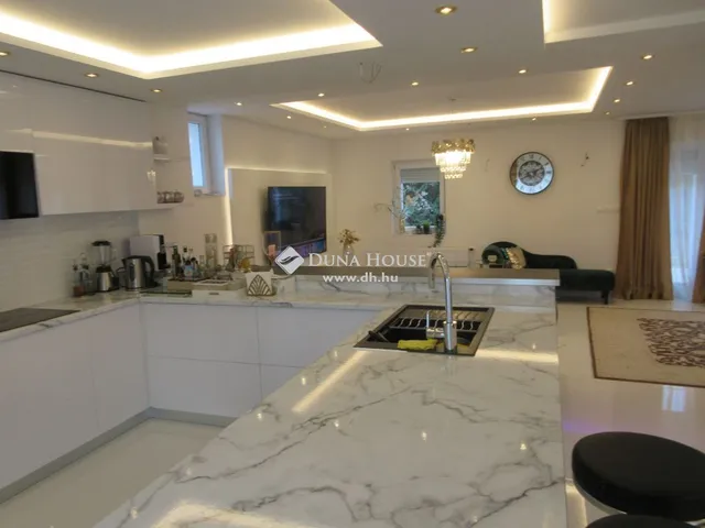 Eladó ház Budapest X. kerület, Újhegy 180 nm