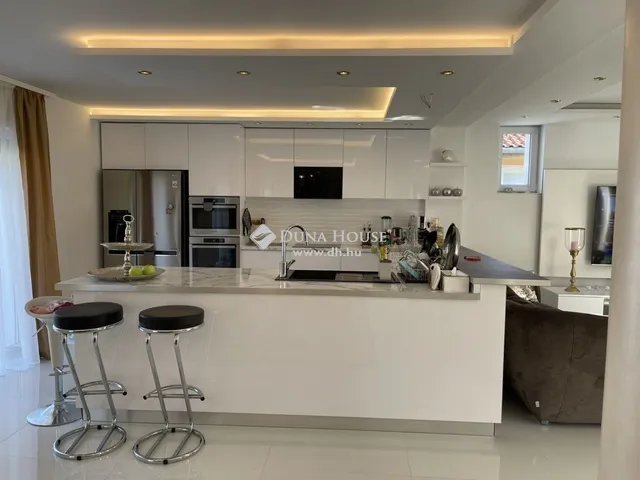 Eladó ház Budapest X. kerület, Újhegy 180 nm