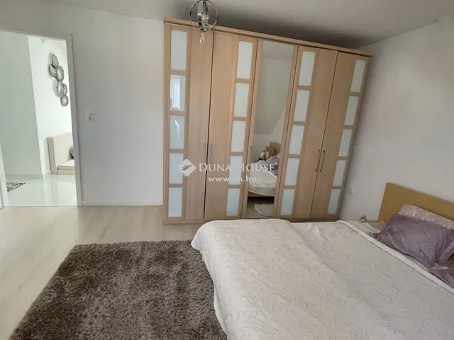 Eladó ház Budapest X. kerület, Újhegy 180 nm