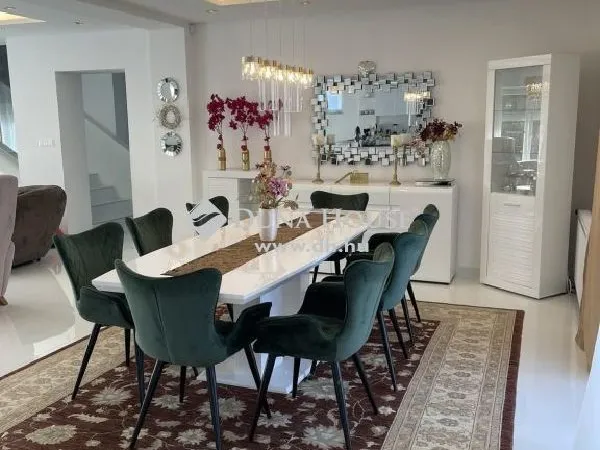 Eladó ház Budapest X. kerület, Újhegy 180 nm