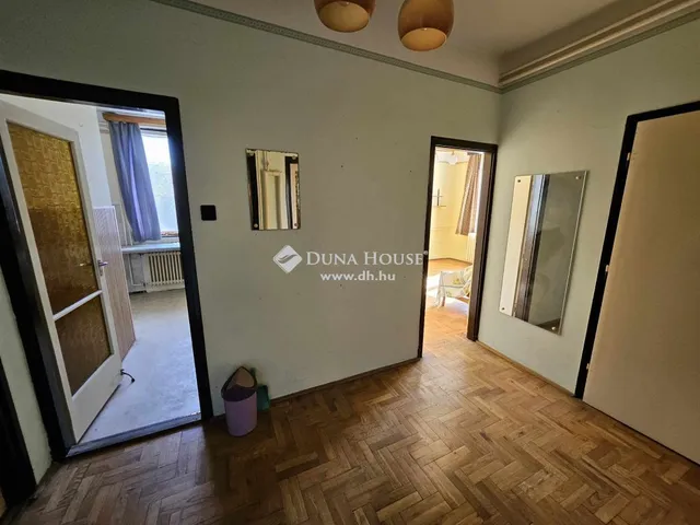 Eladó ház Fót 279 nm